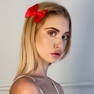 Chloe Cherry's avatar